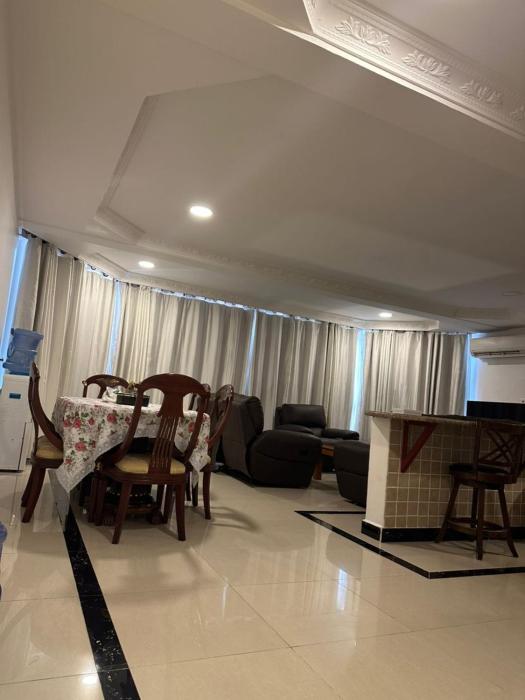 Marina Sea View 3-Bedroom Apartment