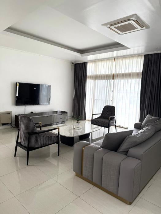 Highland Luxe Villa Clark 4BR king size bed