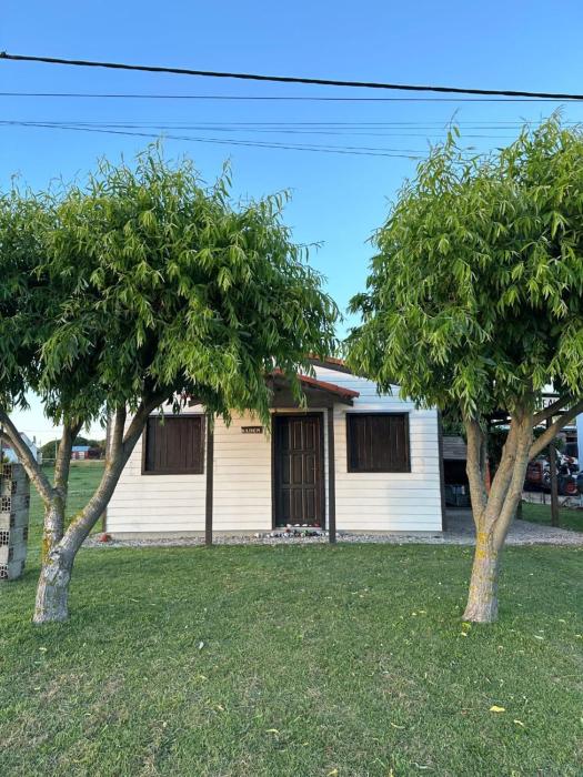 Cabaña en Mar de Cobo, cerca de Mar del Plata, con patio y parrilla