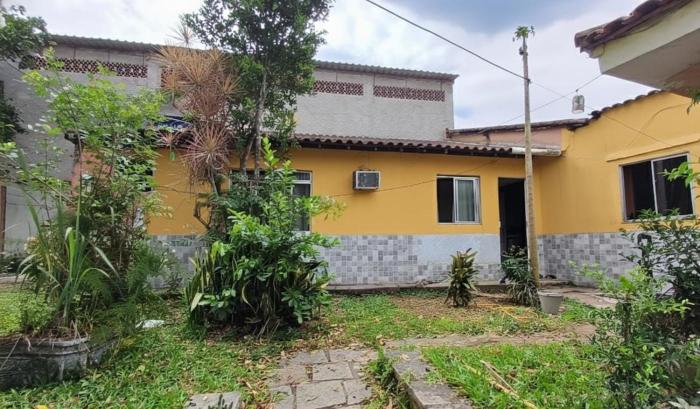 Casa Guapimirim entre praça e cachoeira