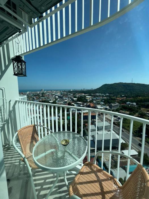 One Bedroom Apartment with Sea and Mountain View