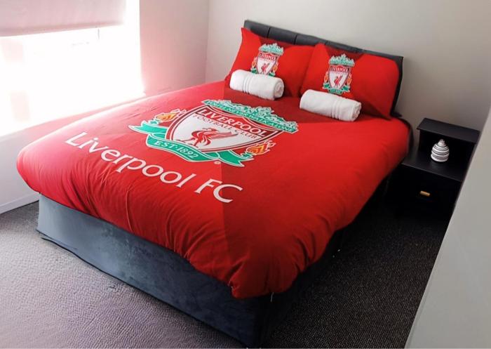 The Red Lounge House - sleeps 14