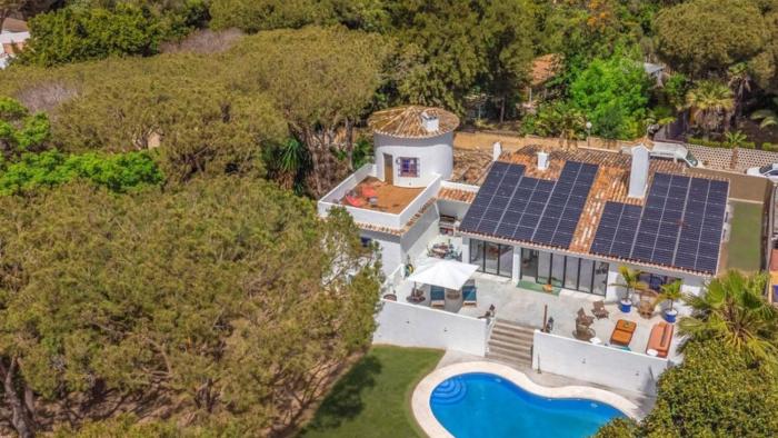 Villa Palmerie with Private Pool and Close to Beach