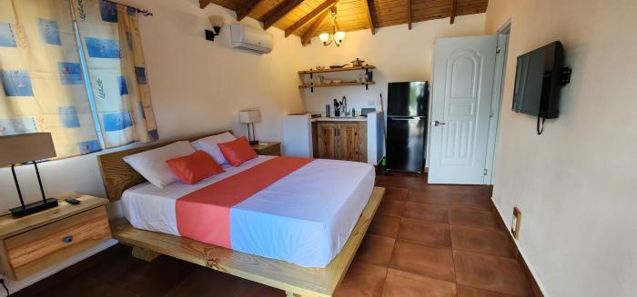 Bella Villa room with kitchenette, pool and close to the beach in Las Galeras