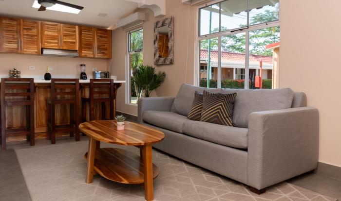 Jacó Cozy 1BR Pool AC Secure Near Beach