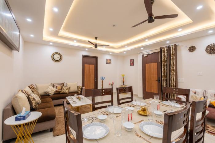 Hello Sunshine 3 Bedroom Apartment with lift and Balcony View