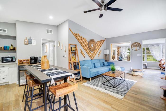 Fireplace and Lake View Just 10 Minutes to Downtown Near Parks