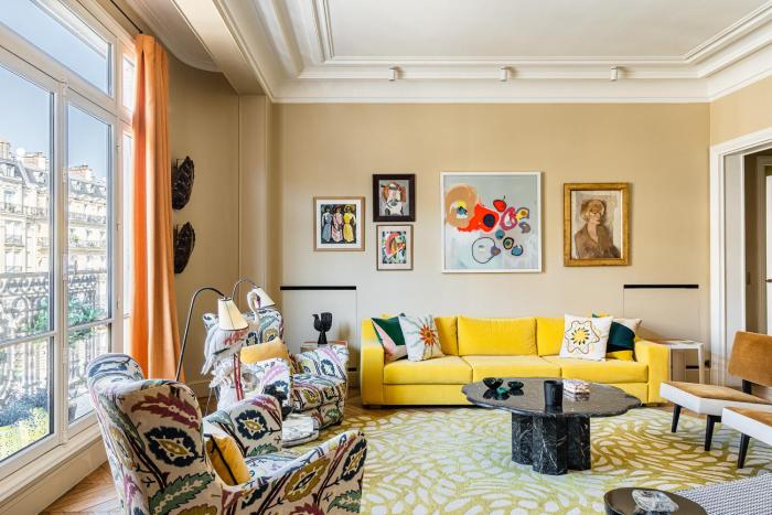 170m air conditioned decor apartment