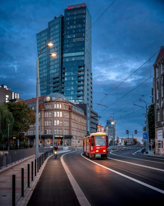 Hanza Tower Level XV Signature