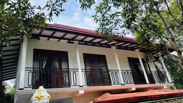 Saketha Villa, Thalpe - 500m to beach