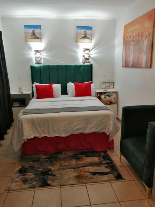 Ekhaya Airport Lodge