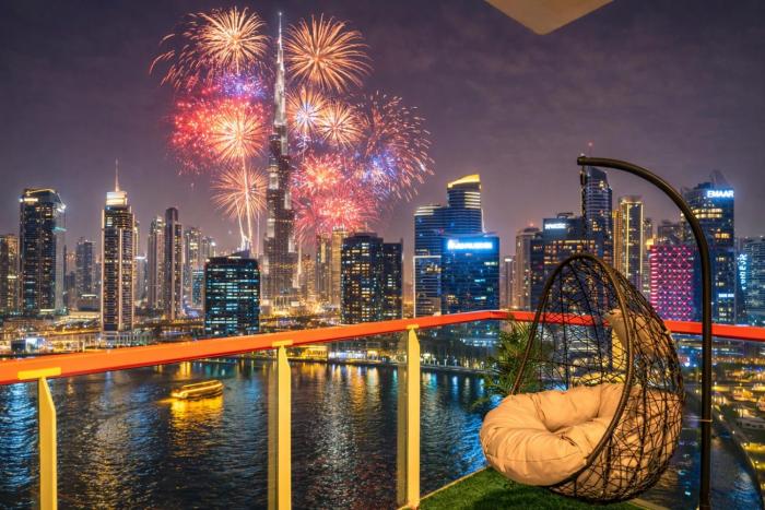 Stunning Burj Khalifa & Lake View 2BR with GYM and Pool