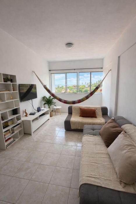 APT ventilado, 2 quartos, pertinho da praia