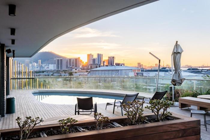 Stylish & Vibrant Cape Town retreat