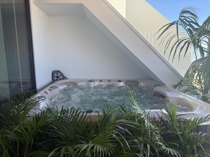 Luxe Villa - Luxury Beachfront Villa