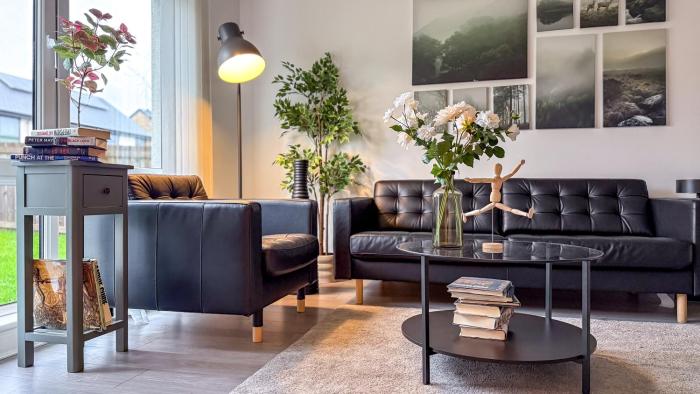 New Modern Detached House with 5bdr Glasgow