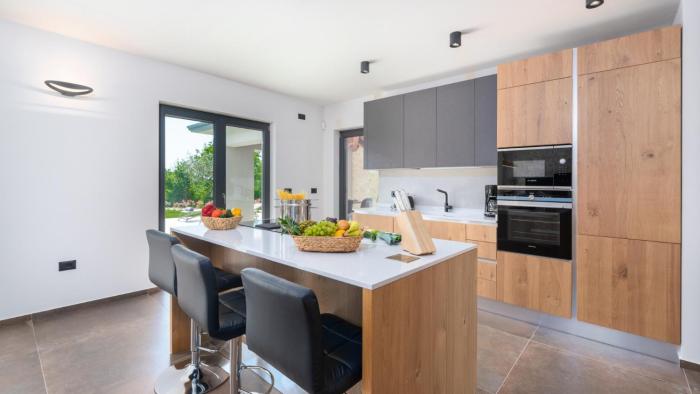 Beautiful Villa Frida with pool in Vizinada