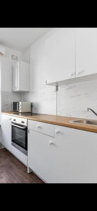 cosy double bedroom seconds away KX station