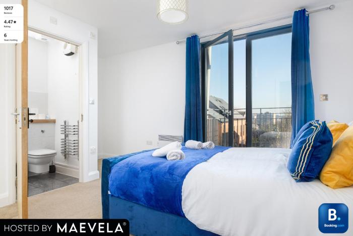 2 Bed Family Apt with BALCONY & PARKING - FREE NETFLIX - With 50 Inch Smart TV, FREE NETFLIX & WIFI - Birmingham City Centre, By 02 Academy, Cube & Mailbox