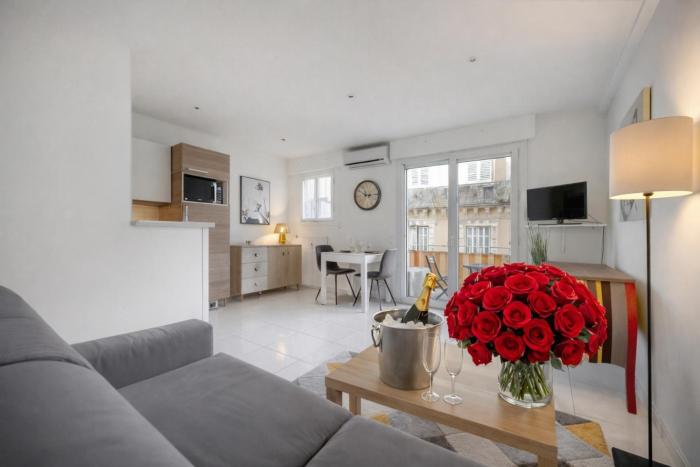 FRGK "Elegant studio CLEMENCEAU terrace WIFI HIGH-SPEED "