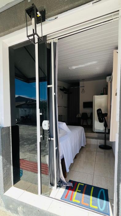 Kitnet com ar-condicionado e entrada privativa SC