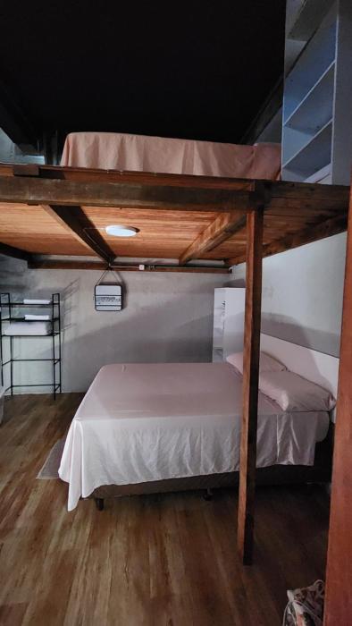 Loft para 4 pessoas, moderno 7 min da praia de carro!