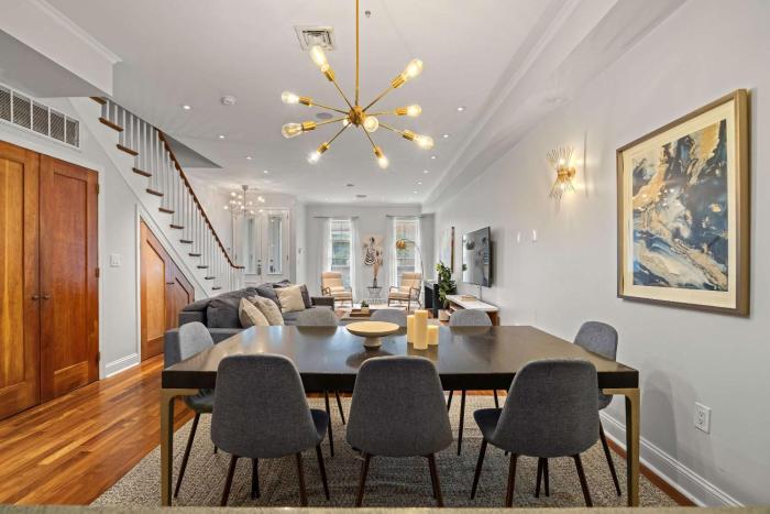 Irving Manor by Rove Triplex w Outdoor Spaces