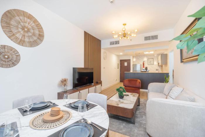 Free housekeeping visits during your stay - StayShort - Modern 1BR Gem in Marina with City Views