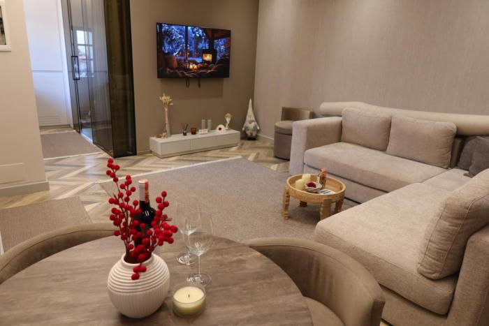 Old Town Luxury Villa with Private Parking and Jacuzzi