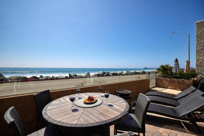 700-104 Water Front Condo w AC