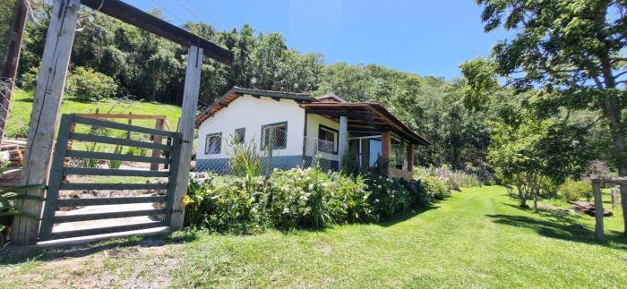 Charmosa Casa em Sítio na Serra do Mar
