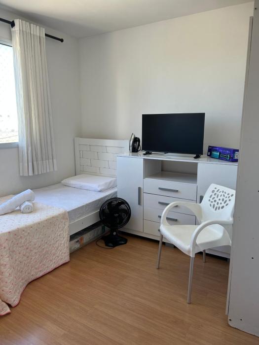 Apartamento ou quarto compartilhado - 7 minutos do AEROPORTO com Piscina