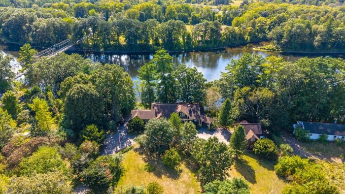 Governors Mansion on the Hudson - Saratoga Riverside Estate