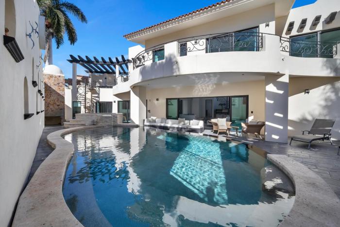 #Marbella Lane - Grand 5BR Oasis Villa Getaway