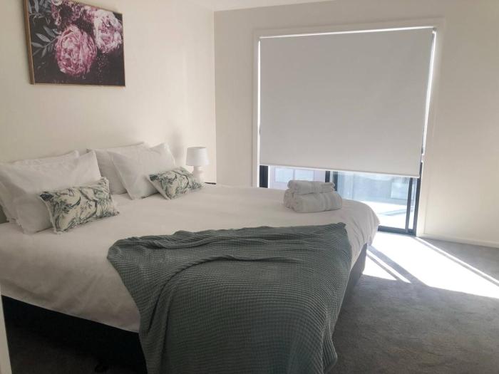 ModernStylish 2 bedroom courtyard Free Parking