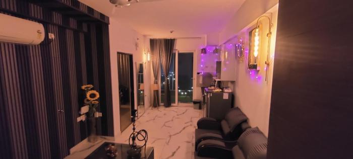 Peaceful Place to stay with high rise view near IGI airport and metro station