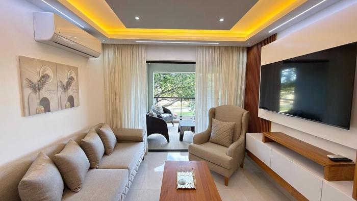 3BR Condo by the Airport Pool Gym Parking Security