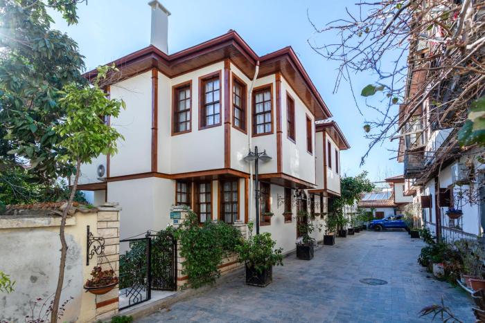 Sultan Suite, Entrance Floor