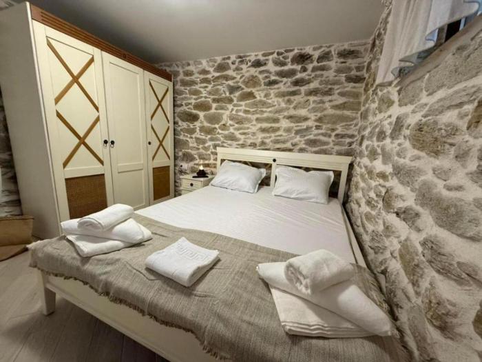 White Stone Apartments - Ground Floor