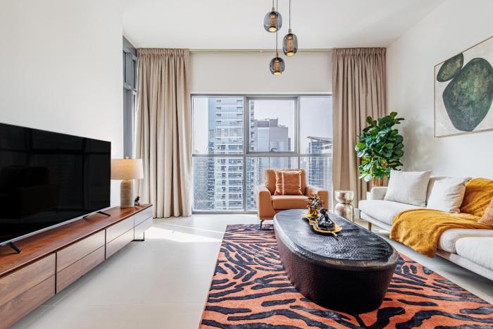 Stunning Skyline Views and Prime Walkable Location