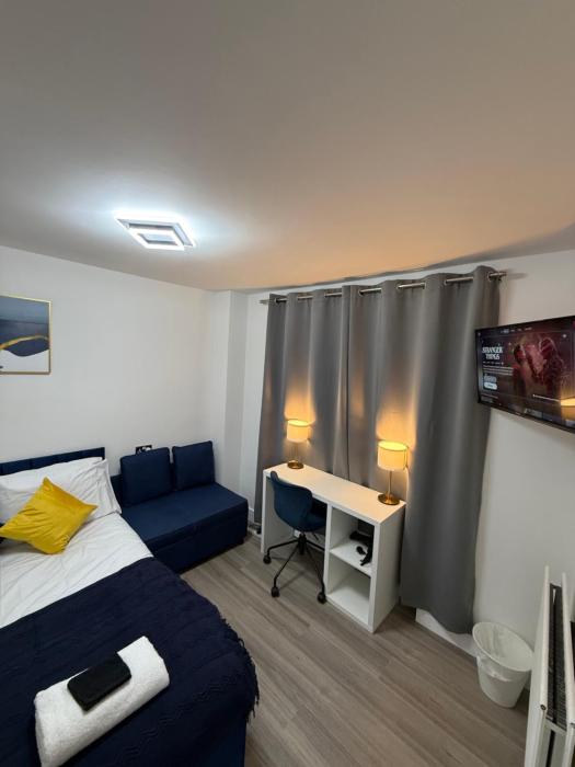 Tower Bridge 4BR Home with Parking and Garden