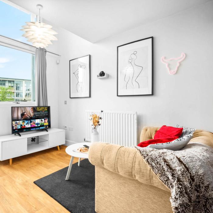 Central Birmingham Apartment - King Bed - Parking - Private Terrace 42M