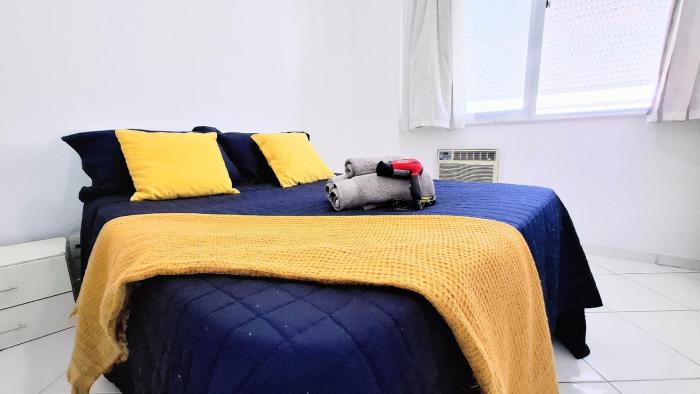 Copacabana: Conforto, Uma Quadra da Praia para 4