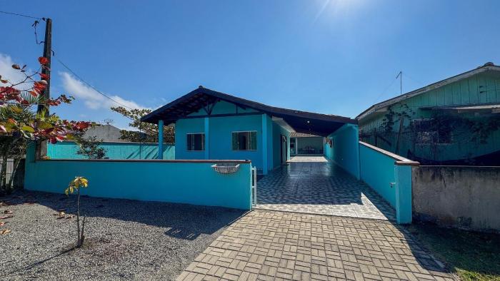 Casa espaçosa com edícula