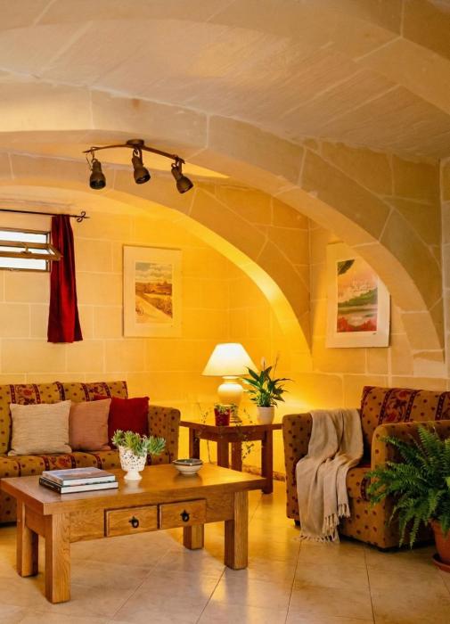 Villetta Dorata - Gozo Holiday Home with Terrace & Field View