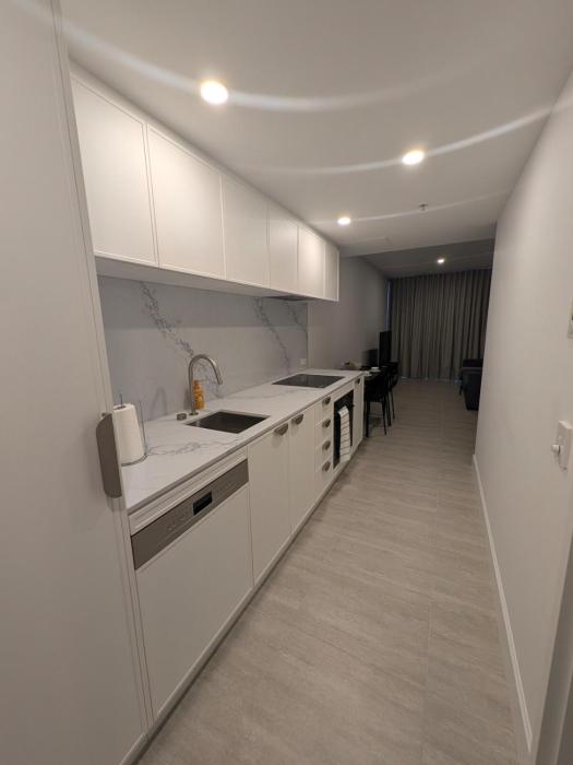 Brand new apartment with free parking and swimming pool access