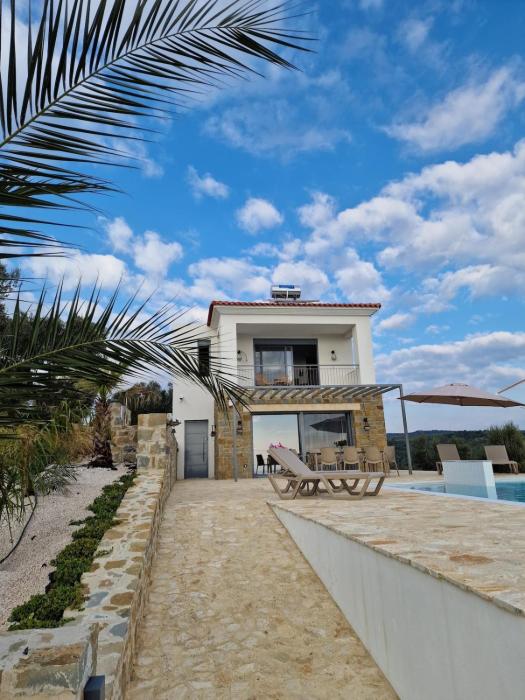 Seeview Villa and Mountain view