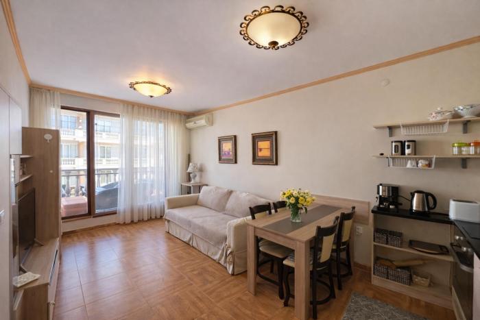 Royal Bay-I Seaview Apartment