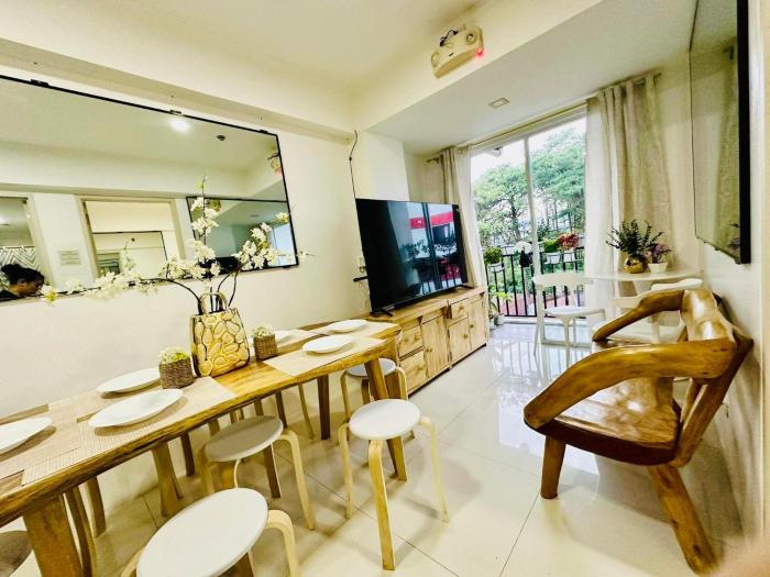 2BR Burnham Hill Condominium