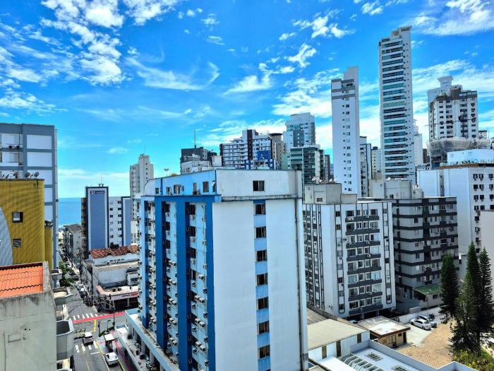 Sacada Ampla com Churrasqueira 3 Quartos |CURTA229